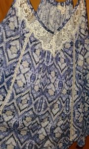 **SOLD**Navy lacy tank